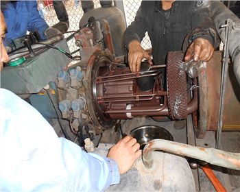 成都中央空調保養--螺桿壓縮機（維修）